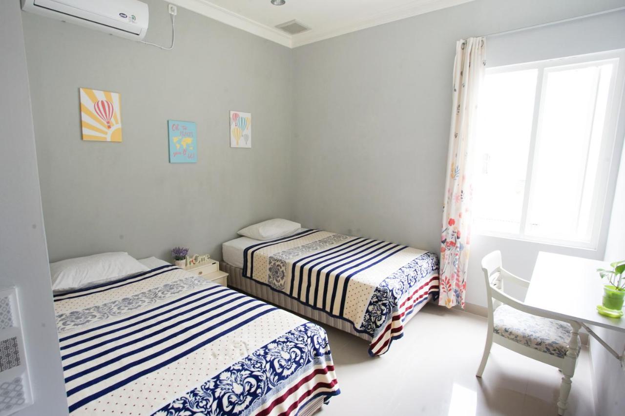 Inni Homestay Malang Esterno foto