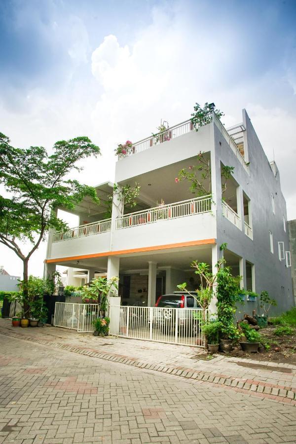 Inni Homestay Malang Esterno foto