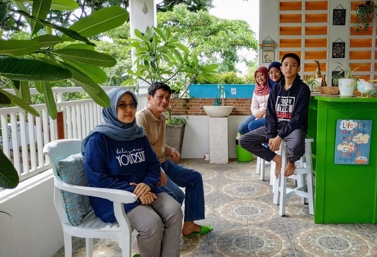 Inni Homestay Malang Esterno foto