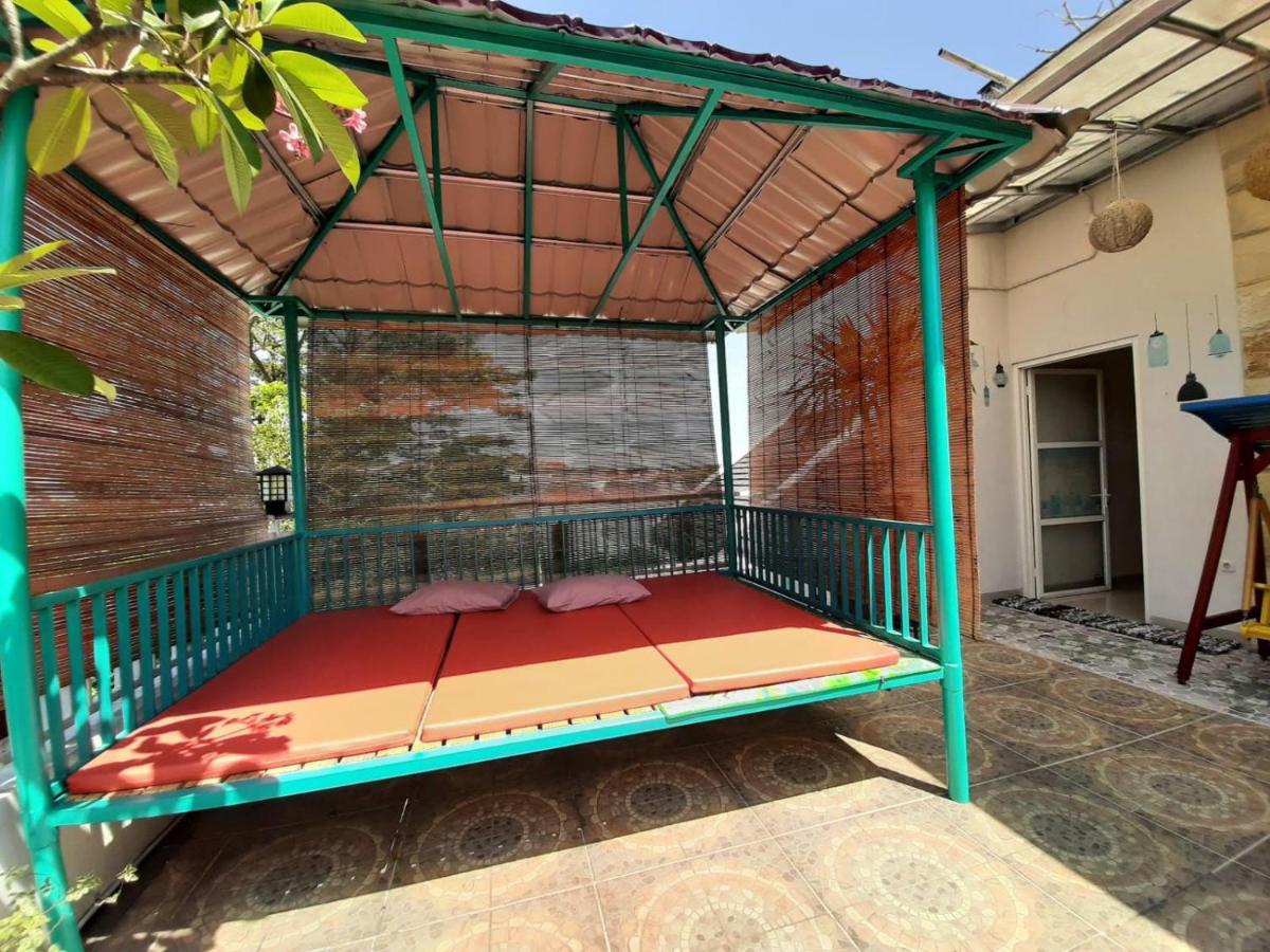 Inni Homestay Malang Esterno foto