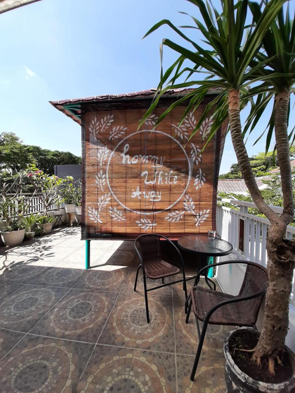 Inni Homestay Malang Esterno foto