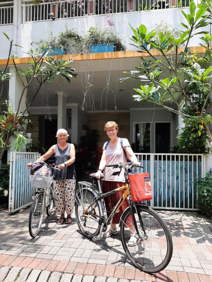 Inni Homestay Malang Esterno foto