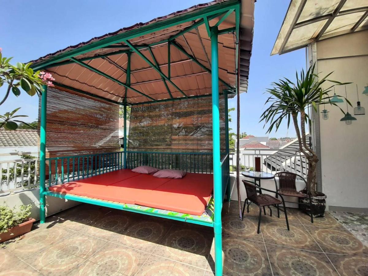 Inni Homestay Malang Esterno foto