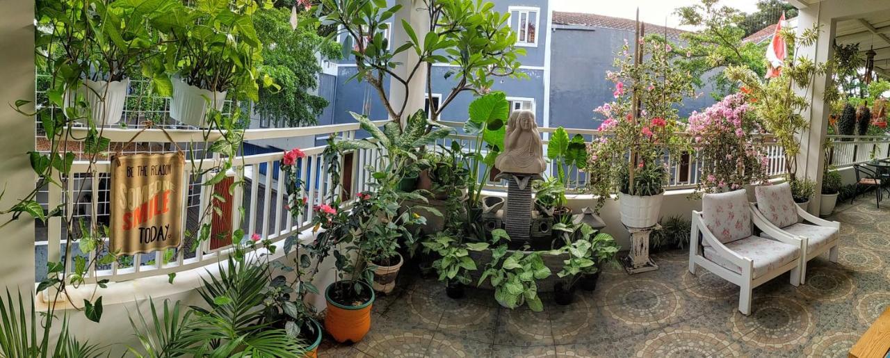 Inni Homestay Malang Esterno foto